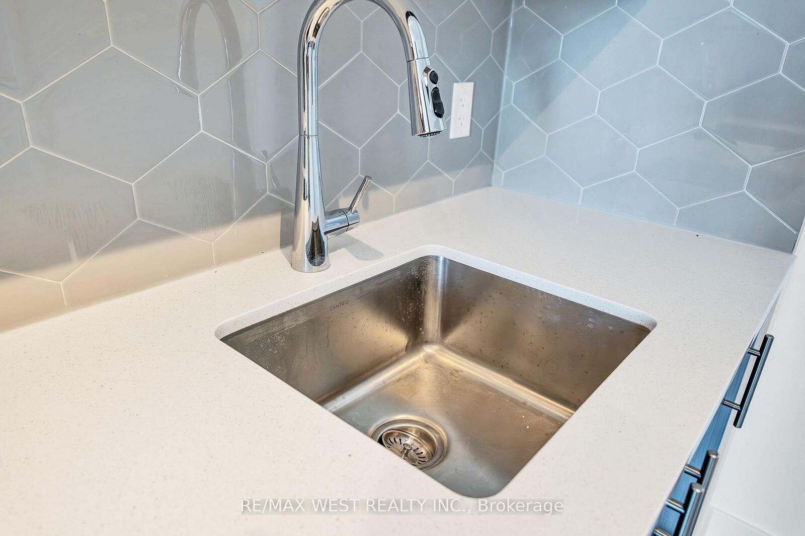 Property Photo:  2545 Simcoe Street N 2020  ON L1L 0W3 