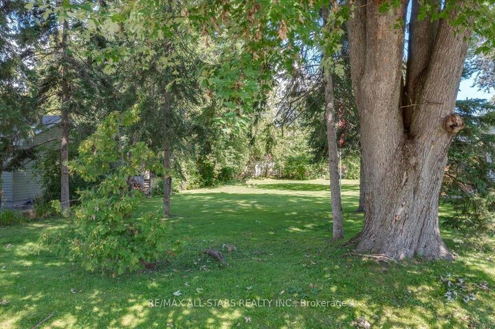 Property Photo:  288 Woodycrest Avenue  ON L4P 2W2 