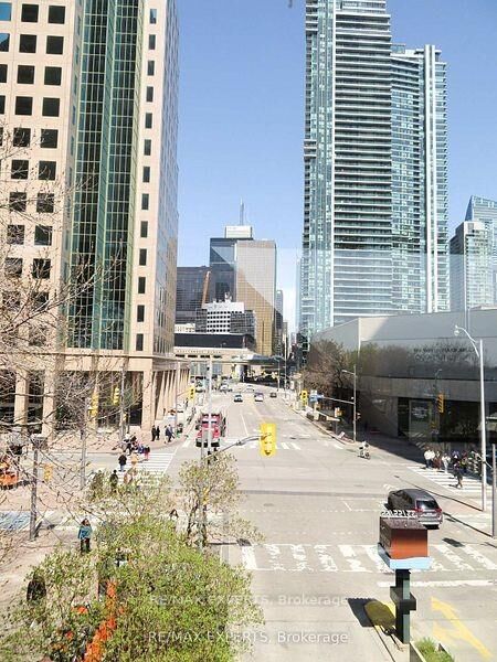 Property Photo: 33 Harbour Square 1013 ON M5J 2Z6