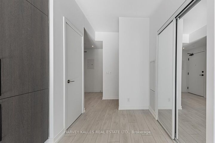 Property Photo: 55 Mercer Street 1711 ON M5V 3W2