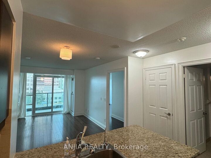 Property Photo:  25 Greenview Avenue 721  ON M2M 1R2 