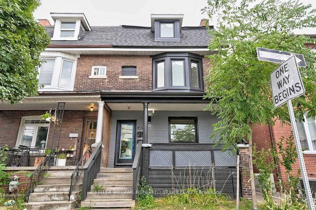 Photo de la propriété:  653 Manning Avenue 4  ON M6G 2W2 