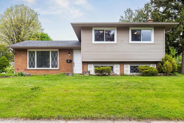 Property Photo: 130 Hudson Crescent ON N2B 2V9