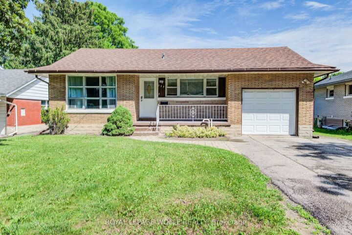139 Elgin Crescent — photo 1