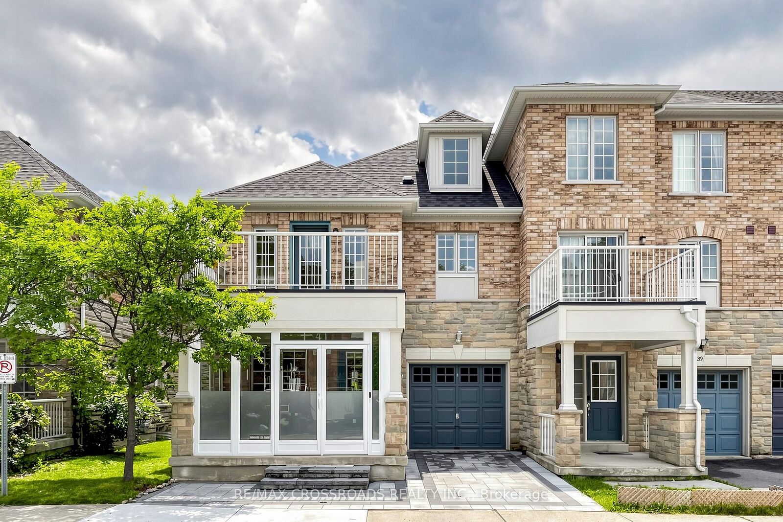 Property Photo: 41 Prince Charles Way ON L6C 0B4