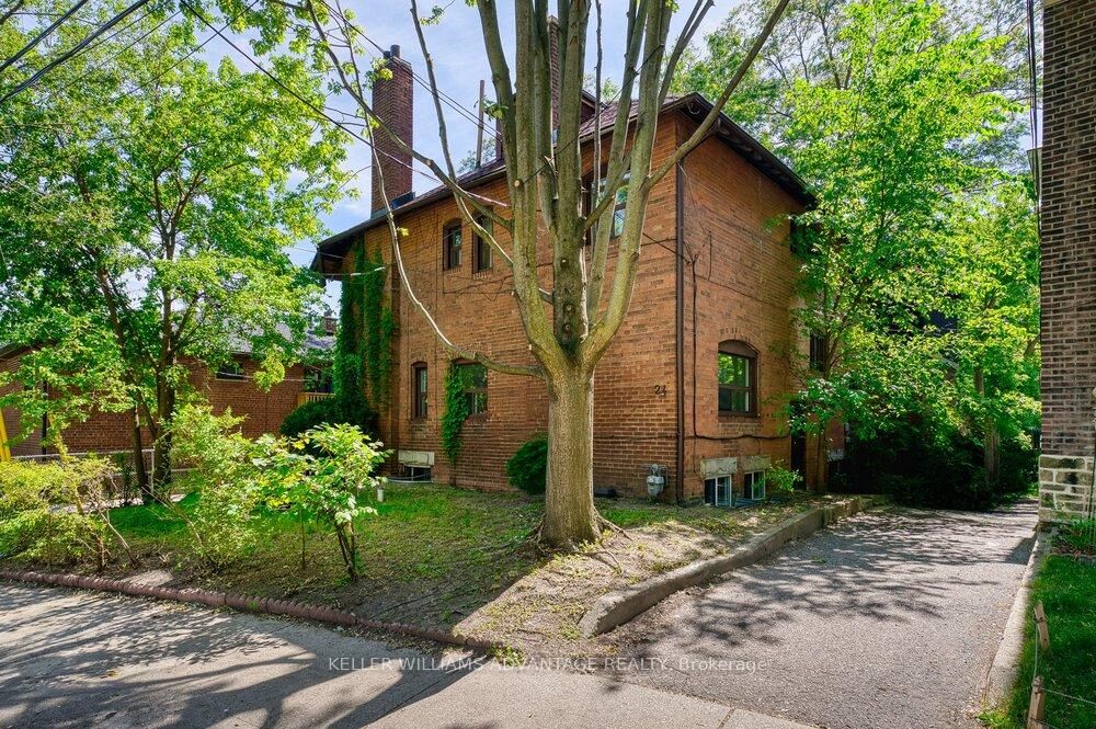 Property Photo: 24 Indian Road Crescent ON M6P 2G1