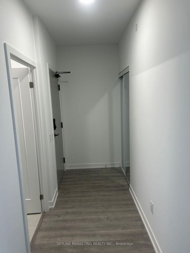 Property Photo:  5105 Hurontario Street 2212  ON L4Z 0C9 