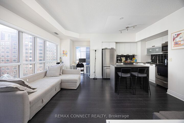 Property Photo:  28 Ted Rogers Way 1012  ON M4Y 2J4 