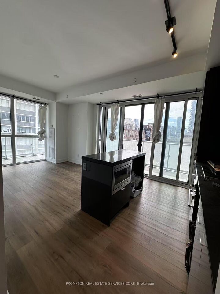 Property Photo:  7 Grenville Street 1610  ON M4Y 1A1 