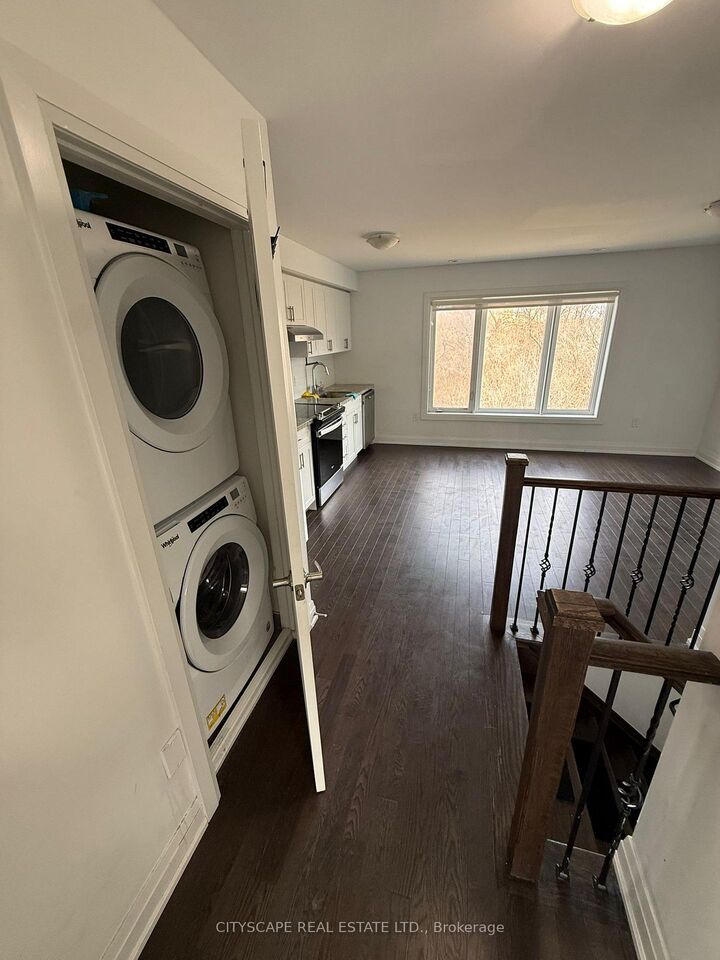 Property Photo:  37 Wild Rose Gardens 2  ON M6L 0A5 