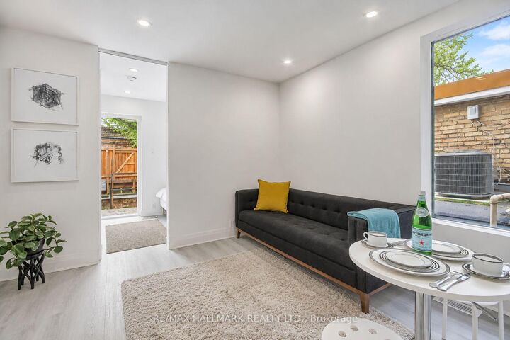 Property Photo:  415 Dundas Street E 2  ON M5A 2A9 
