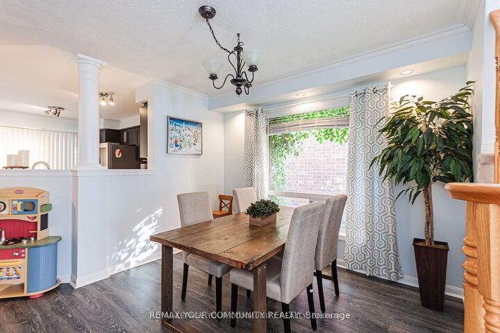 Property Photo:  688 Hamilton Crescent  ON L9T 6H1 