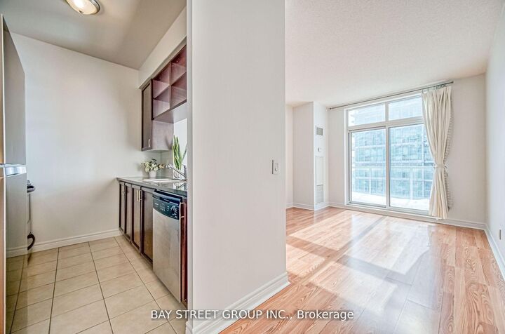 Property Photo:  70 Town Centre Court Ph#3603  ON M1P 0B2 