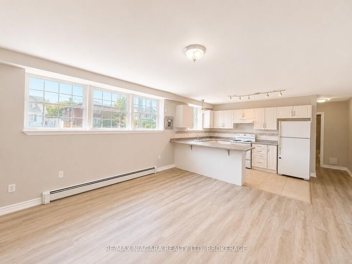 Property Photo:  143 Westchester Crescent 3  ON L2P 2P2 