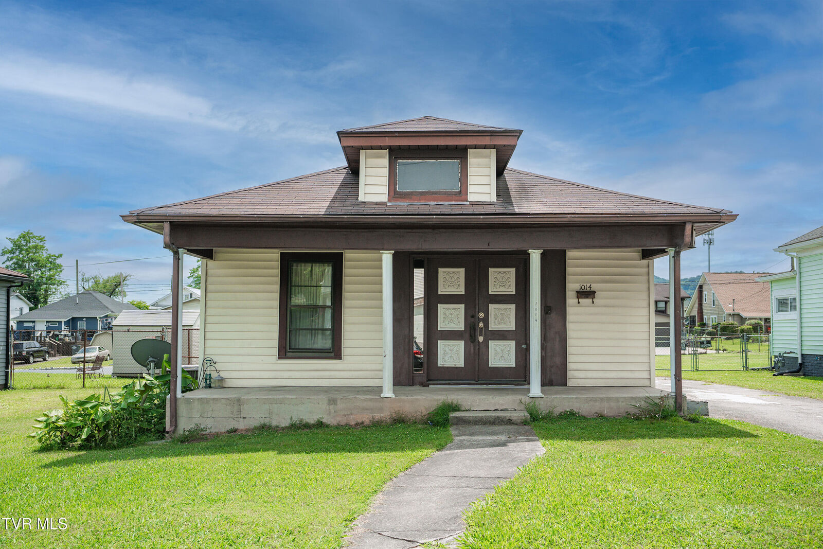 Property Photo:  1014 Maple Street  TN 37660 