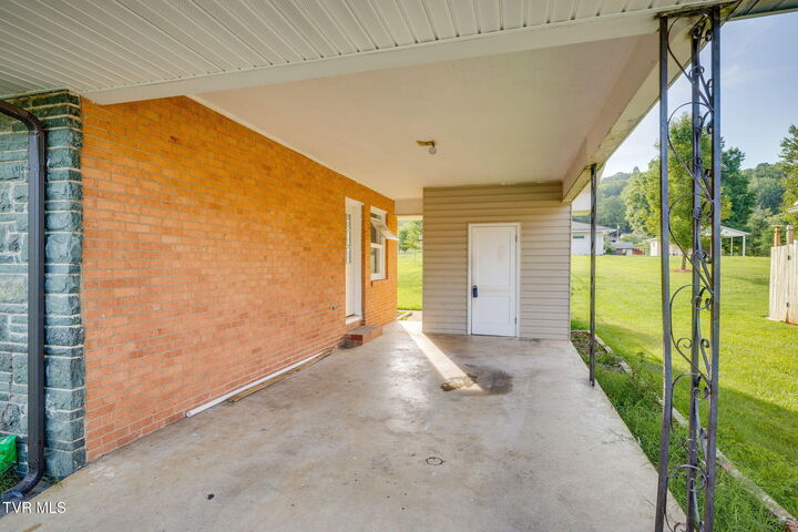 Property Photo:  412 Colonial Heights Road  TN 37663 