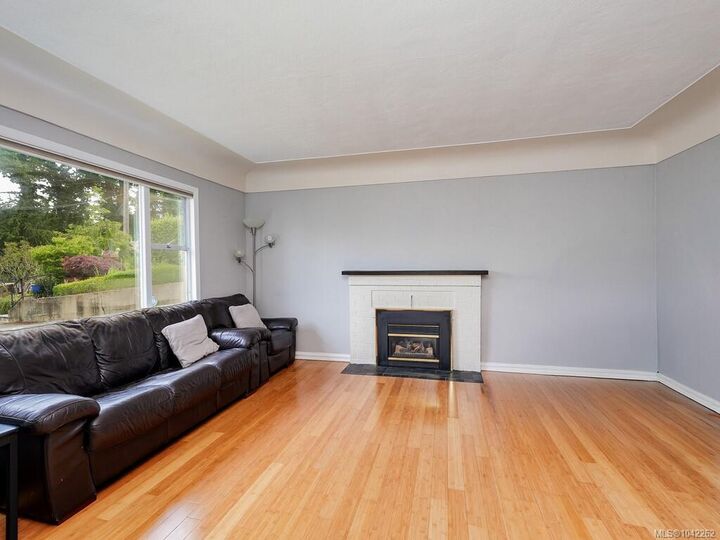 Property Photo: 915 Inskip St BC V9A 4J6