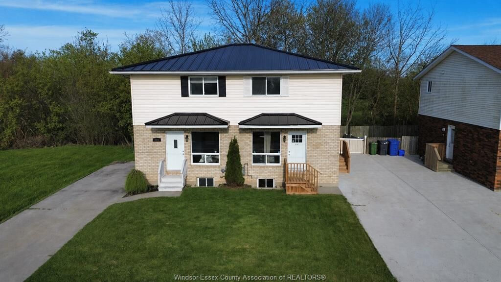 Property Photo: 206-208 Arthur Street North ON N0R 1G0