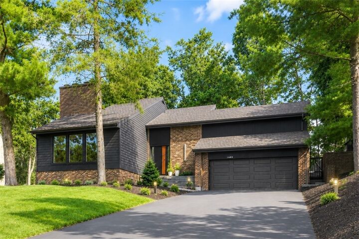 Property Photo: 1660 Queens Dr PA 15129