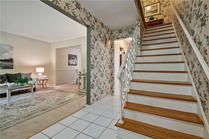 Property Photo: 1818 Foxcroft Ln 805 PA 15101
