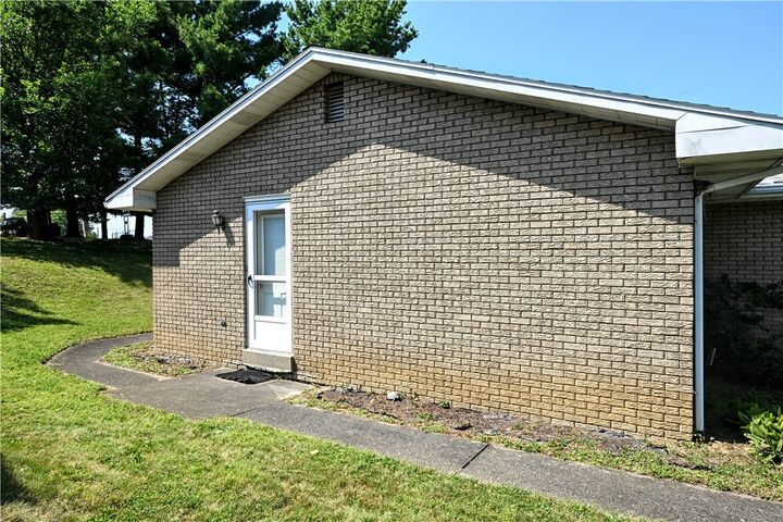 Property Photo:  20 Jefferson Drive  PA 15062 