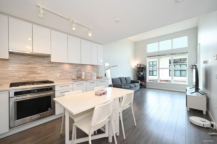 9551 Alexandra Road 427 — photo 1