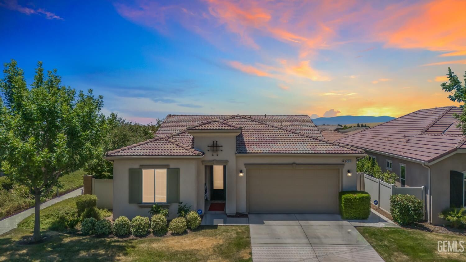 Property Photo: 10009 Francois Lane CA 93306