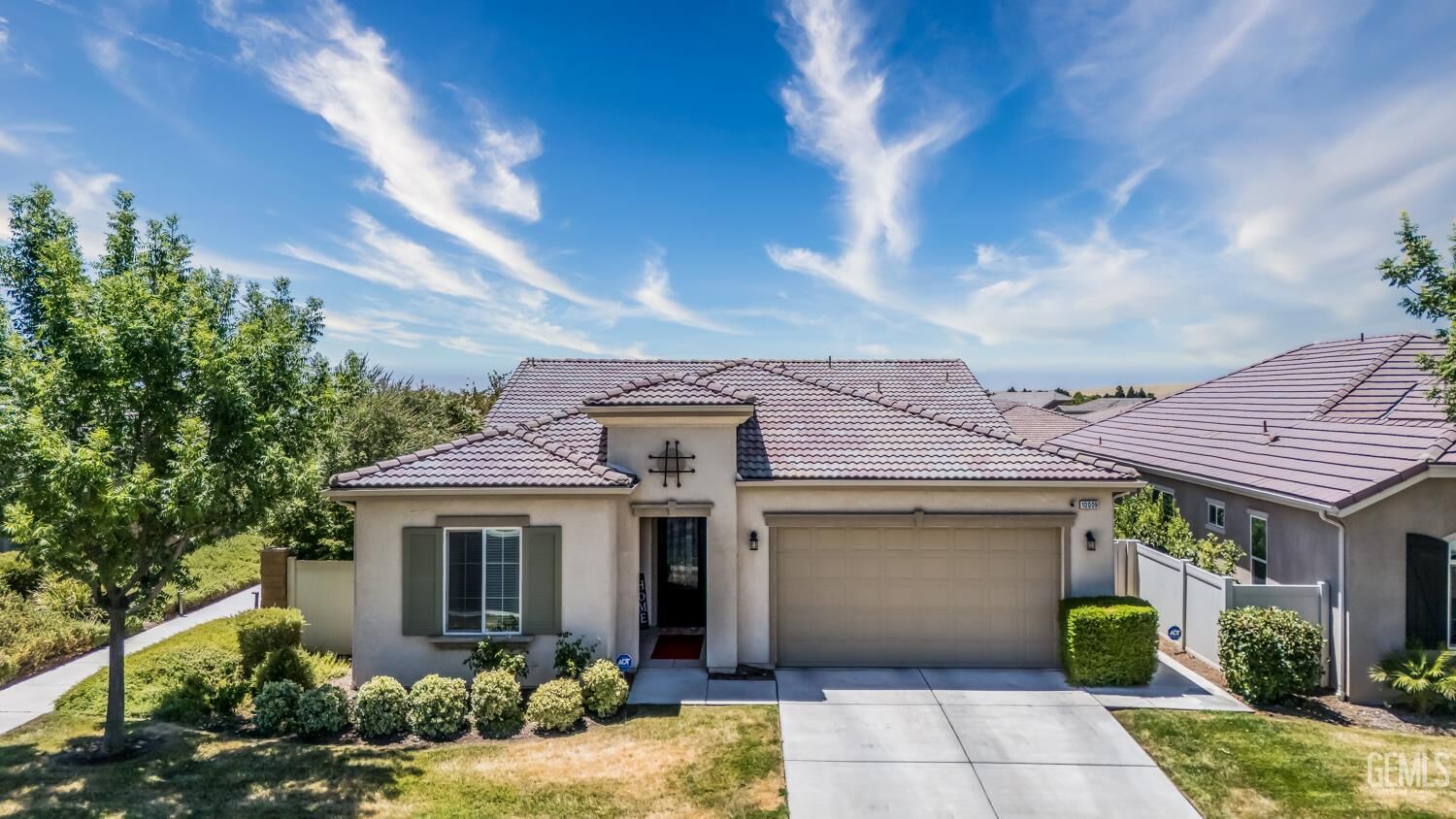 Property Photo: 10009 Francois Lane CA 93306