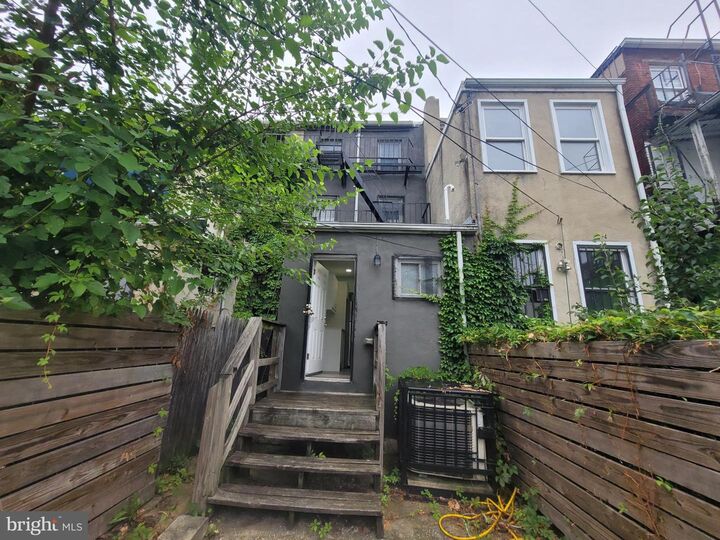 Property Photo:  905 Bennett Place  MD 21223 