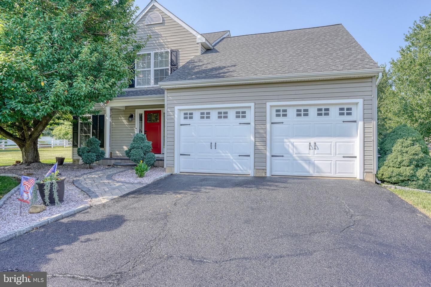 Property Photo:  310 W Bradford Court  DE 19709 