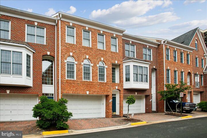 Property Photo: 1309 McLean Crest Court VA 22101