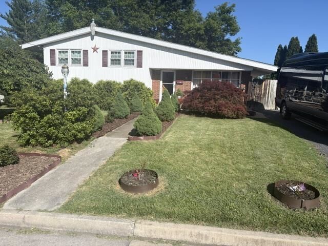 Property Photo:  420 Laurel Ave S  VA 22980 