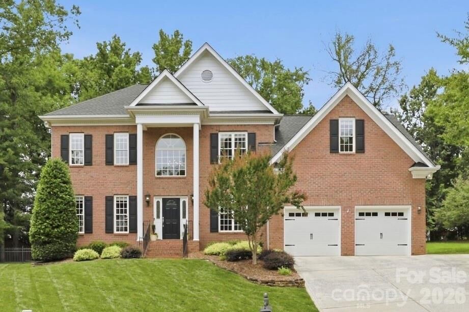 Property Photo: 7011 Edenderry Drive NC 28270