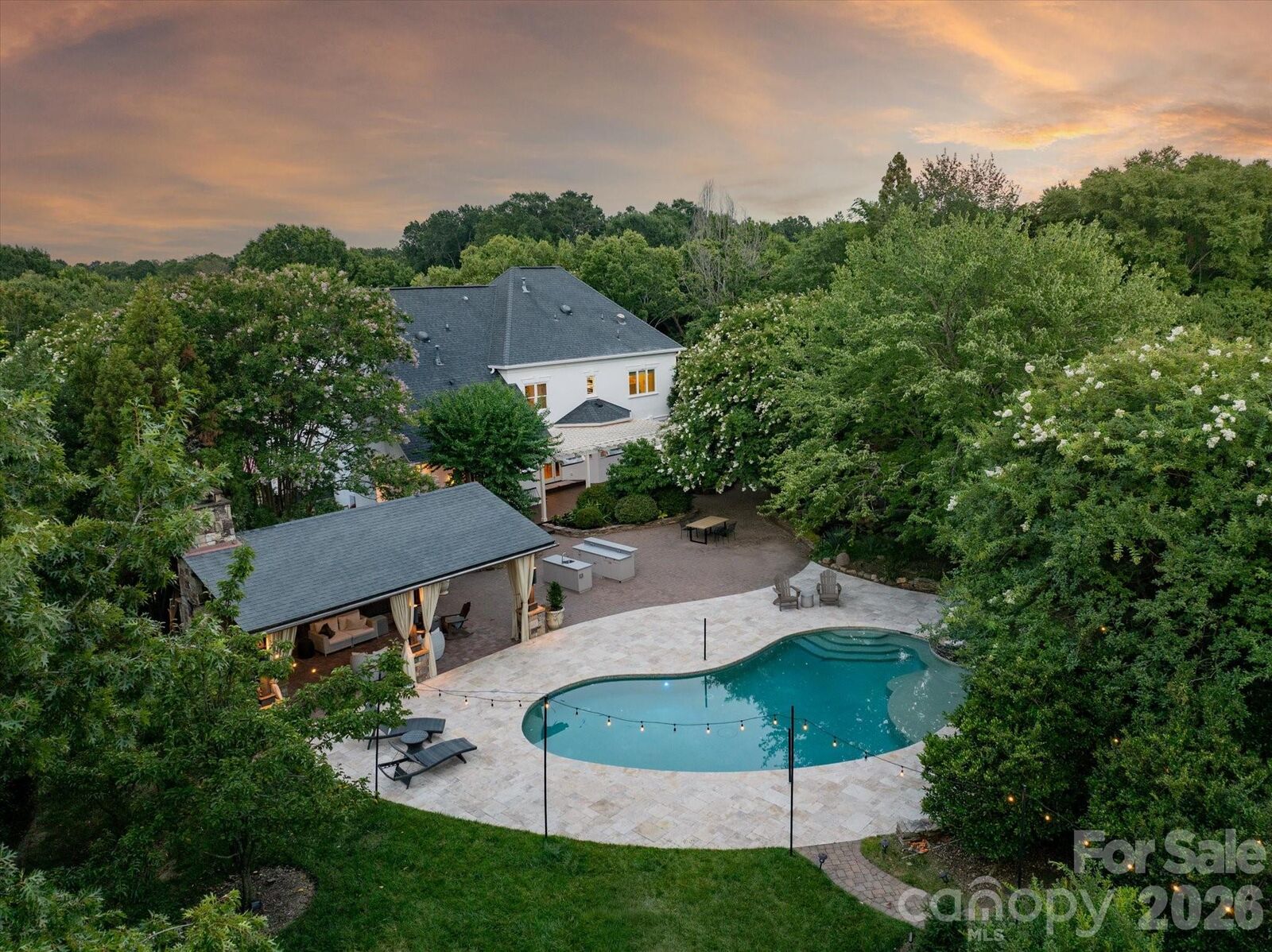 Property Photo: 11423 Colonial Country Lane NC 28277