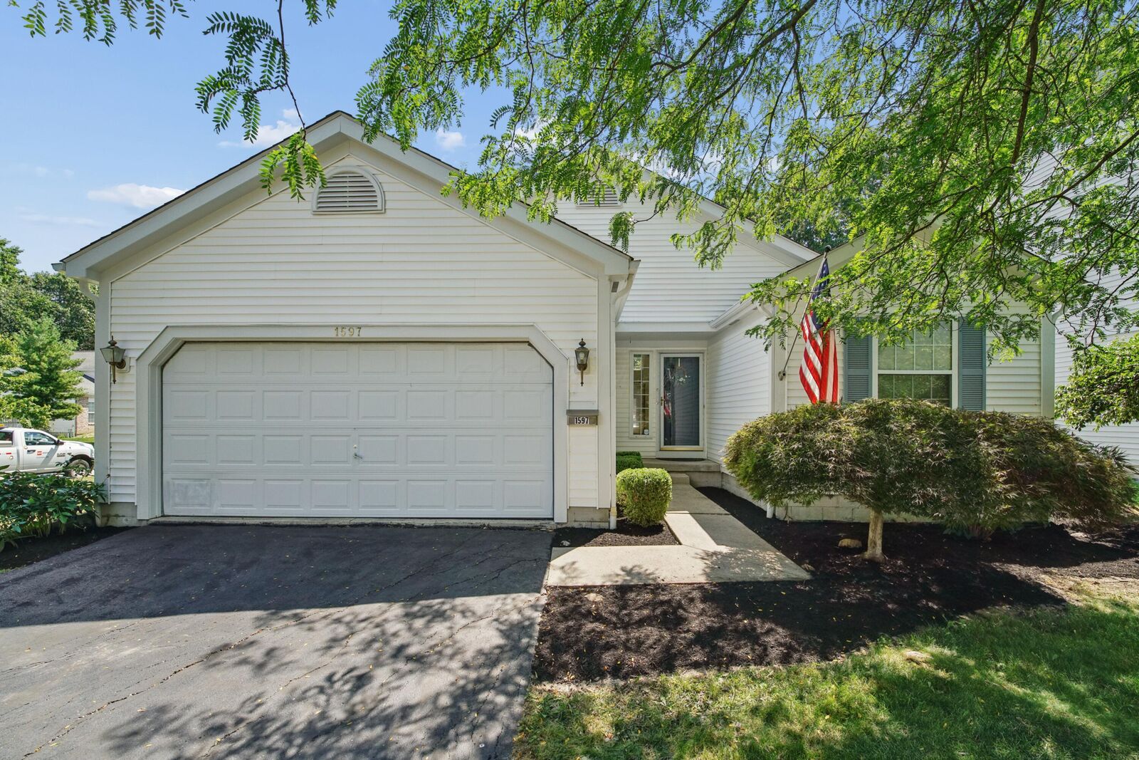 Property Photo: 1597 Meadowlark Lane OH 43040