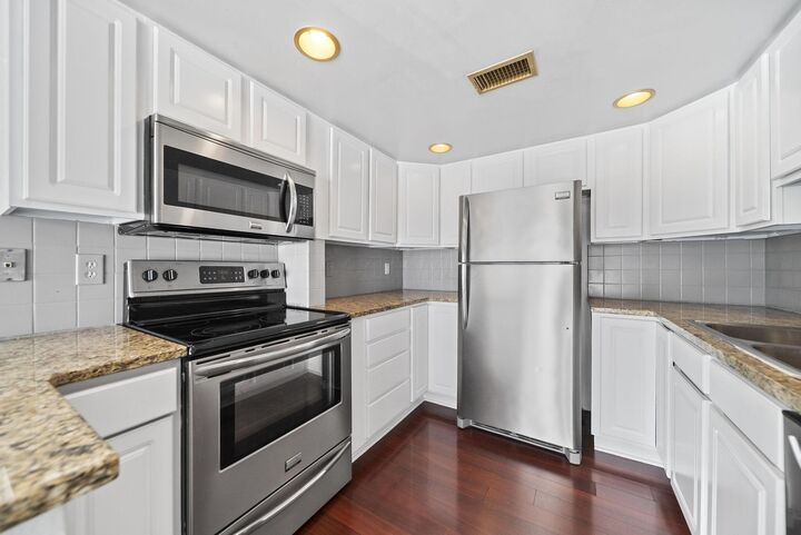 Property Photo: 1208 Ashland Avenue OH 43212