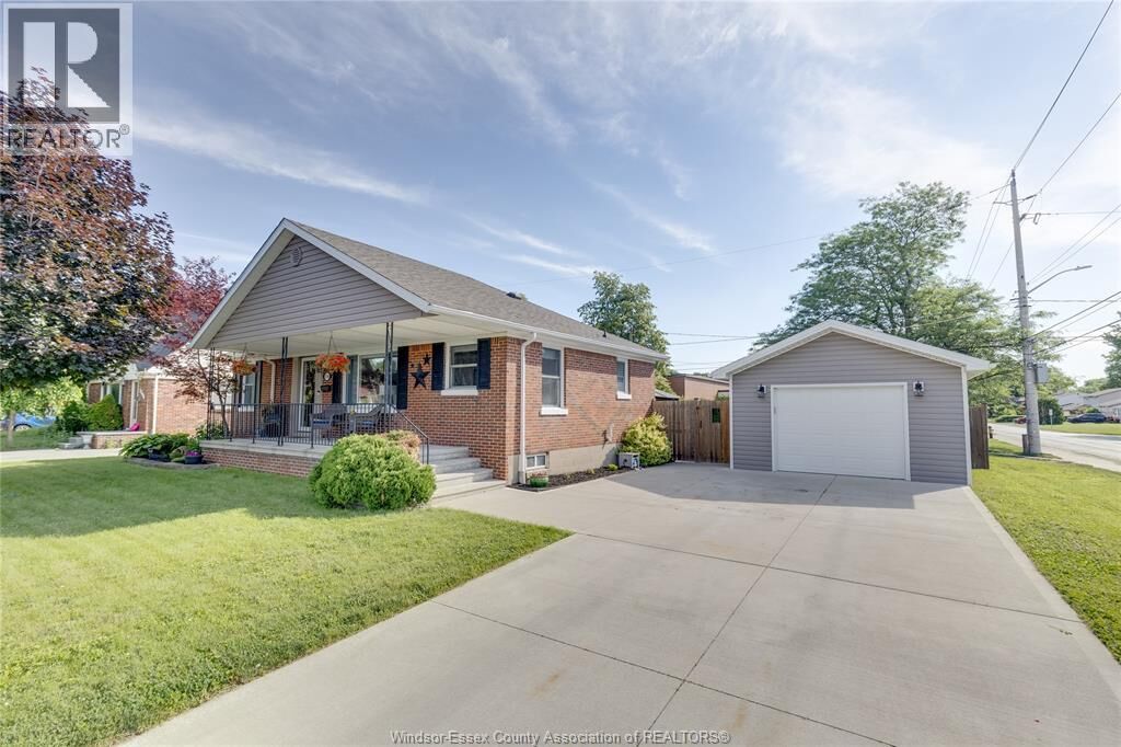 Property Photo:  2790 Randolph Avenue  ON N9E 3C9 