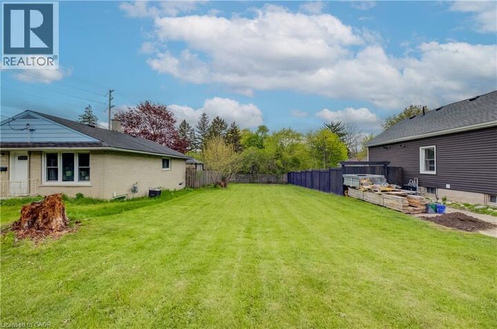 Property Photo:  428 Eagle Street South  ON N3H 1E7 