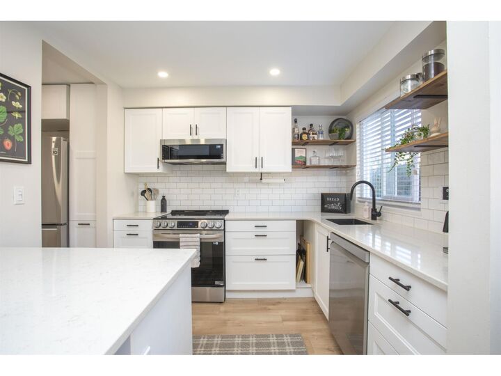 Property Photo:  1381 Martin Street 202  BC V4B 3W6 