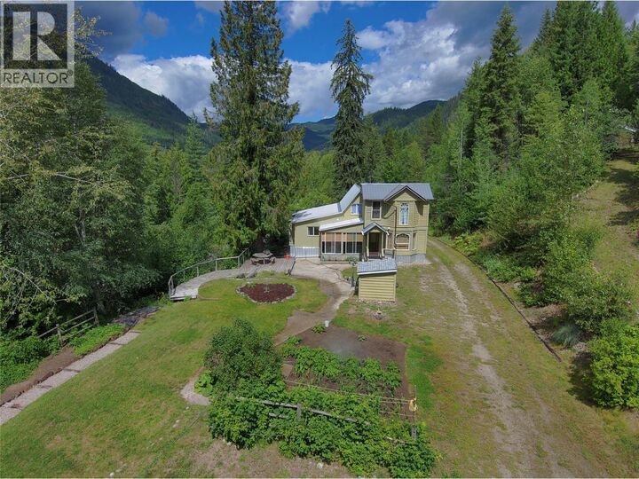 Property Photo: 440 Hubscher Road BC V0G 1L0