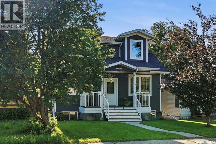 Property Photo:  2218 St Andrews Avenue  SK S7M 0M3 