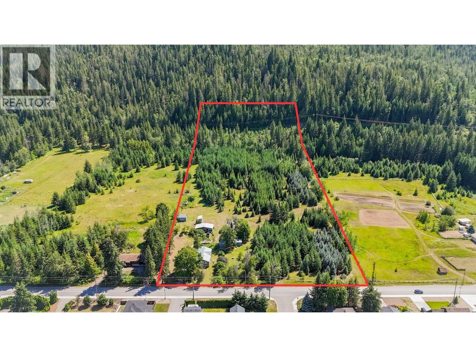 Property Photo: 1370 20 Avenue Southeast BC V1E 2C9