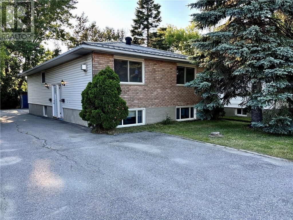 Property Photo:  1371 Falconbridge Road  ON P3A 4N6 