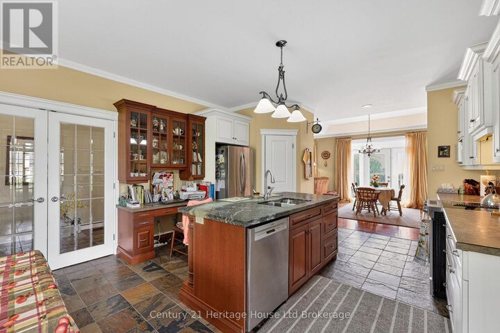 Property Photo:  15 Hampden Street  ON N5C 3J5 