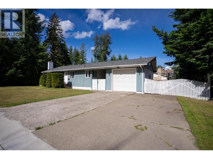 5590 Simon Fraser Avenue — photo 1