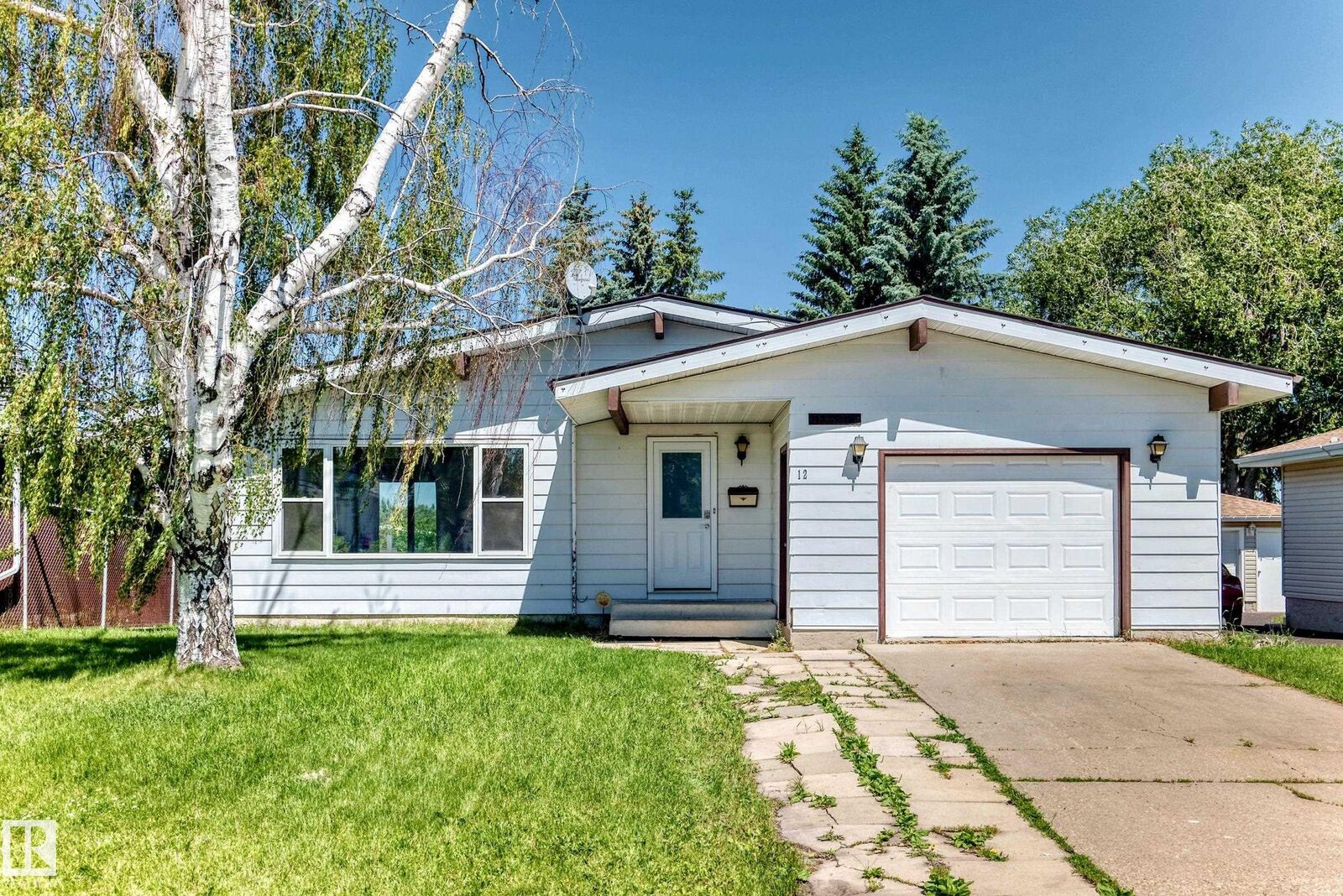 Property Photo:  12 Galen Crescent  AB T8A 2L2 