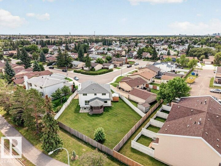 Property Photo:  16524 99 Street NW  AB T5X 5L6 