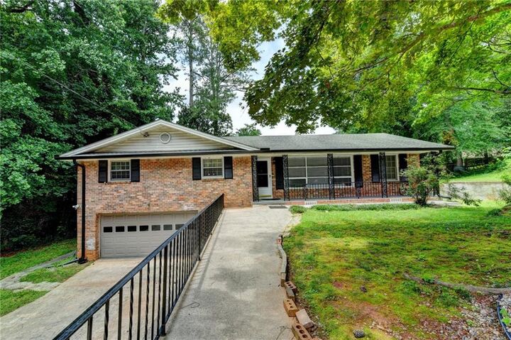 Property Photo: 3900 Greystone Court W GA 30083