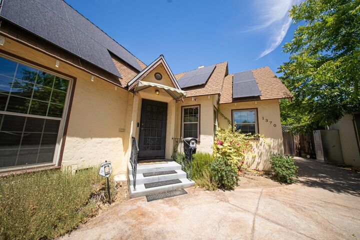Property Photo:  1370 N Van Ness Avenue  CA 93728 