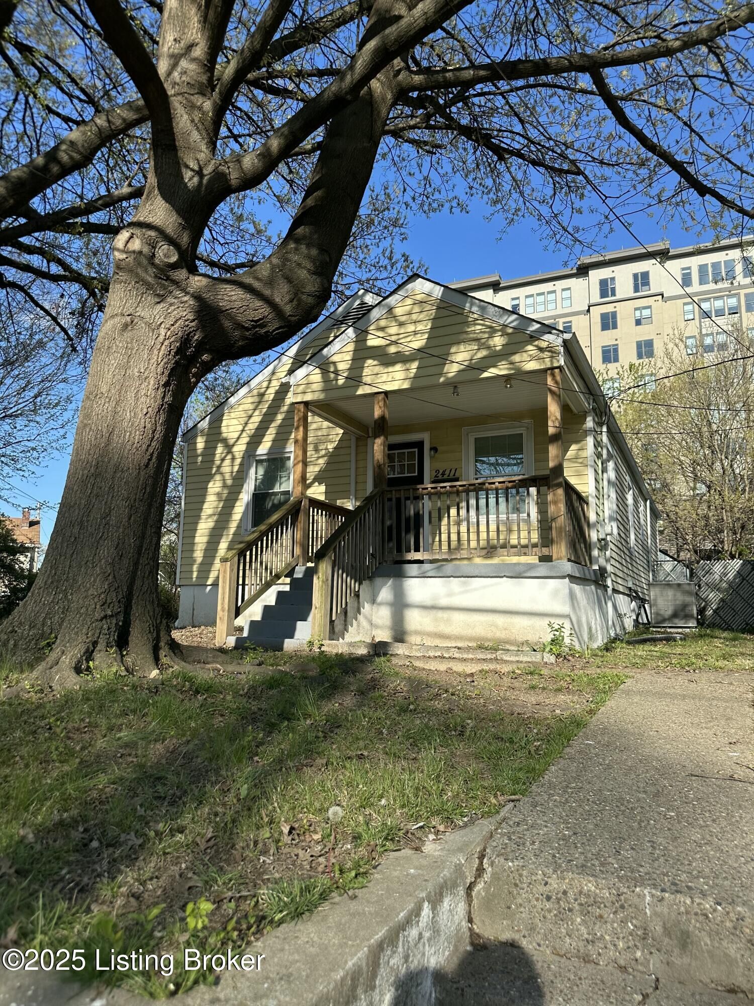 Property Photo:  2411 S 5th St  KY 40208 